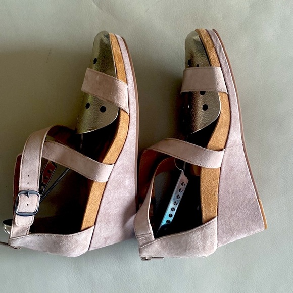 LUCKY BRAND |‎  Karston Wedge Beige Suede Sandal | Size 8.5/39 - Picture 12 of 14